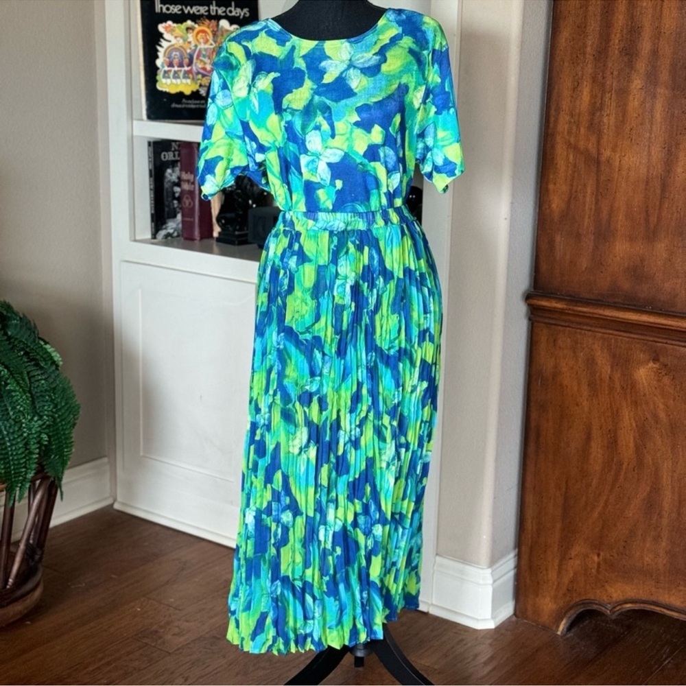 Solitaire Vintage 2 Piece Skirt Set Floral Print